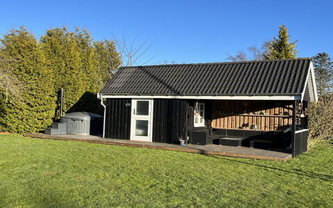 Annegret - 250M from the Sea: Græs, Hus, Tag, Sommerhus, Hjem, Busk, Stuehus, Land Lot, Landdistrikt