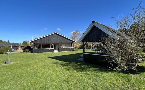 Annegret - 250M from the Sea: Græs, Hus, Tag, Sommerhus, Hjem, Busk, Stuehus, Land Lot, Landdistrikt