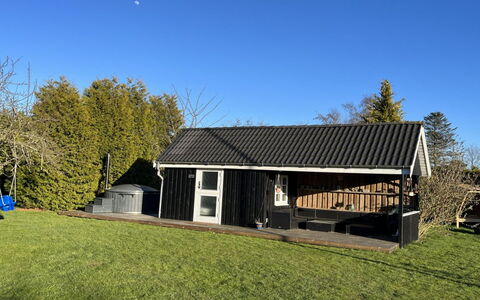 Annegret - 250M from the Sea: Græs, Hus, Tag, Hjem, Sommerhus, Busk, Land Lot, Landdistrikt, Stuehus, Bunddække