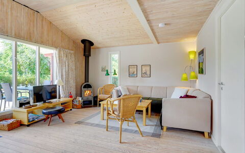Mile - 260M from the Sea: Indretning, Møbel, Gulvbelægning, Etage, Træ, Couch, Loft, Trægulve, Stue, Værelse