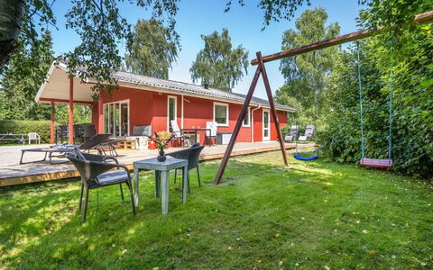 Mile - 260M from the Sea: Hjem, Sommerhus, Skygge, Have, Estate, Stuehus, Lawn, Gård, Backyard, Veranda