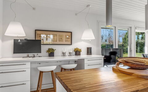 Allaine - 500M from the Sea: Møbel, Indretning, Køkken, Gulvbelægning, Countertop, Lysarmatur, Træ, Etage, Loft, Stol