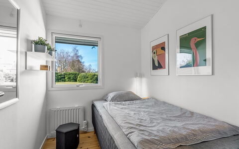 Allaine - 500M from the Sea: Hjem, Soveværelse, Lejlighed, Seng, Sengetøj, Bed Frame, Dagslys, Design, Sengetøj