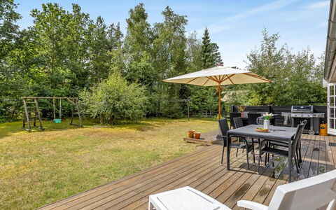 Fjola - 200M from the Sea: Svømmepøl, Udendørs Møbler, Møbel, Udvej, Flise, Eco Hotel, Skygge, Stol, Fritid, Estate