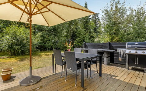 Fjola - 200M from the Sea: Svømmepøl, Udendørs Møbler, Møbel, Udvej, Flise, Eco Hotel, Skygge, Stol, Fritid, Estate