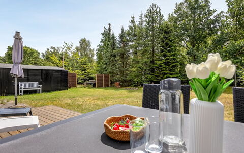 Fjola - 200M from the Sea: Svømmepøl, Udendørs Møbler, Møbel, Udvej, Flise, Eco Hotel, Skygge, Stol, Fritid, Estate