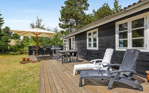 Fjola - 200M from the Sea: Svømmepøl, Udendørs Møbler, Møbel, Udvej, Flise, Eco Hotel, Skygge, Stol, Fritid, Estate