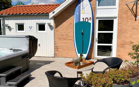 Marjukka - 10M from the Sea: Busk, Urban Design, Bunddække, Mursten, Lejlighed, Estate, Murværk, Altan, Landscaping