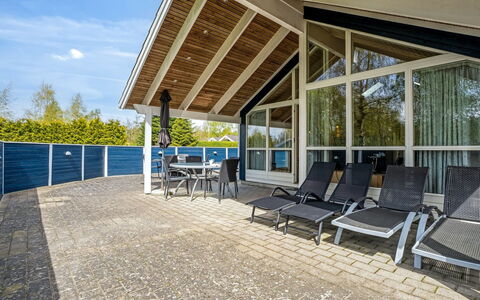 Alger - 800M from the Sea: Veranda, Hjem, Kompositmateriale, Skygge, Sommerhus, Estate, Sidespor, Udendørs Struktur, Hårdttræ, Dæk
