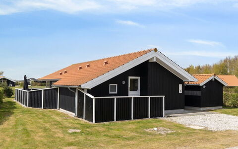Swanhild - 900M from the Sea: Træ, Hus, Sommerhus, Hjem, Tag, Landdistrikt, Sidespor, Bjælkehytte, Garden Bygninger, Hårdttræ