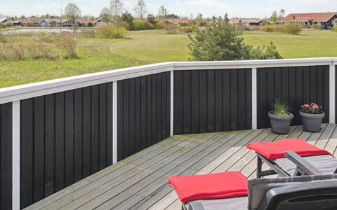 Swanhild - 900M from the Sea: Træ, Hus, Sommerhus, Hjem, Tag, Landdistrikt, Sidespor, Bjælkehytte, Garden Bygninger, Hårdttræ
