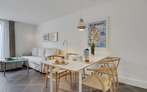 Bertte - 100M from the Sea: Tag, Hus, Land Lot, Hjem, Sommerhus, Estate, Garden Bygninger, Skygge, Bjælkehytte, Landscaping