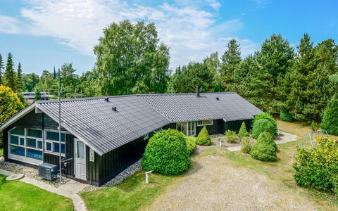 Joakim - 350M from the Sea: Svømmepøl, Udendørs Møbler, Møbel, Udvej, Flise, Eco Hotel, Skygge, Stol, Fritid, Estate