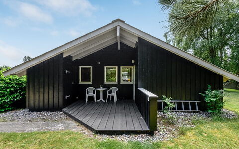 Joakim - 350M from the Sea: Svømmepøl, Udendørs Møbler, Møbel, Udvej, Flise, Eco Hotel, Skygge, Stol, Fritid, Estate