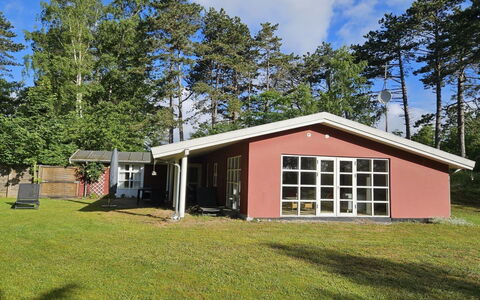 Borica - 100M from the Sea: Bygning, Hus, Vindue, Hjem, Tag, Boligområde, Busk, Sommerhus, Land Lot