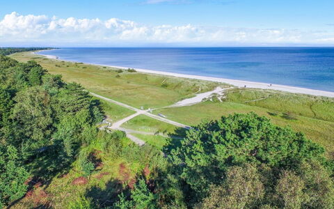 Borica - 100M from the Sea: Bygning, Hus, Vindue, Hjem, Tag, Boligområde, Busk, Sommerhus, Land Lot