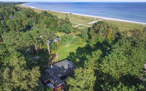 Borica - 100M from the Sea: Bygning, Hus, Vindue, Hjem, Tag, Boligområde, Busk, Sommerhus, Land Lot