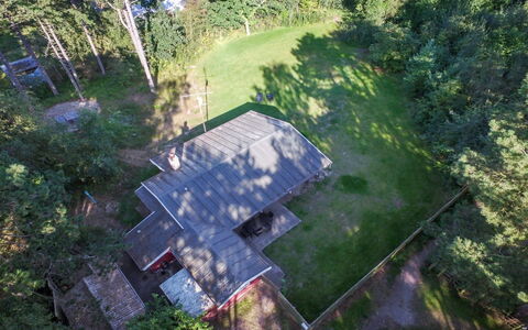 Borica - 100M from the Sea: Bygning, Hus, Vindue, Hjem, Tag, Boligområde, Busk, Sommerhus, Land Lot