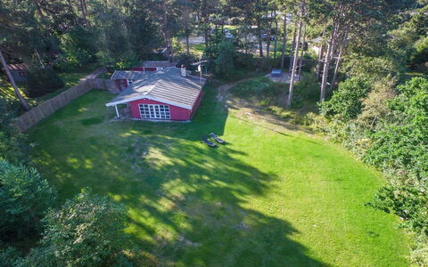 Borica - 100M from the Sea: Bygning, Hus, Vindue, Hjem, Tag, Boligområde, Busk, Sommerhus, Land Lot