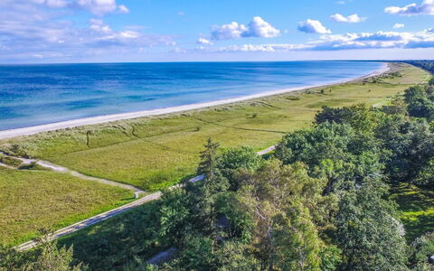 Borica - 100M from the Sea: Bygning, Hus, Vindue, Hjem, Tag, Boligområde, Busk, Sommerhus, Land Lot