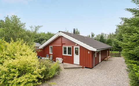 Lyra - 800M from the Sea: Græs, Hus, Tag, Hjem, Sommerhus, Busk, Land Lot, Landdistrikt, Stuehus, Bunddække