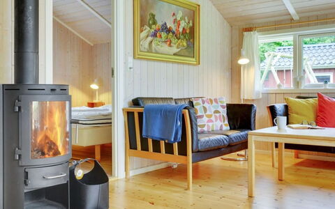 Lyra - 800M from the Sea: Græs, Hus, Tag, Hjem, Sommerhus, Busk, Land Lot, Landdistrikt, Stuehus, Bunddække