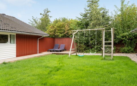 Lyra - 800M from the Sea: Græs, Hus, Tag, Hjem, Sommerhus, Busk, Land Lot, Landdistrikt, Stuehus, Bunddække
