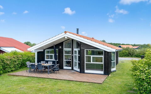 Birtir - 1.2Km from the Sea: Græs, Hus, Tag, Hjem, Sommerhus, Busk, Land Lot, Landdistrikt, Stuehus, Bunddække