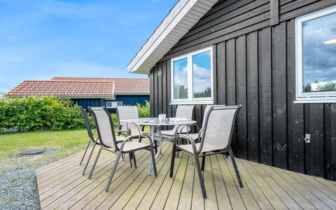 Birtir - 1.2Km from the Sea: Græs, Hus, Tag, Hjem, Sommerhus, Busk, Land Lot, Landdistrikt, Stuehus, Bunddække