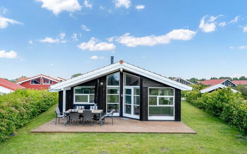 Birtir - 1.2Km from the Sea: Græs, Hus, Tag, Hjem, Sommerhus, Busk, Land Lot, Landdistrikt, Stuehus, Bunddække