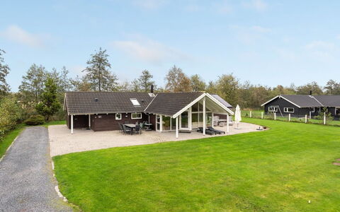 Enid - 700M from the Sea: Græs, Hus, Tag, Hjem, Sommerhus, Busk, Land Lot, Landdistrikt, Stuehus, Bunddække