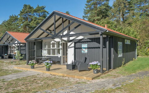 Bergit - 55M from the Sea: Træ, Tag, Hjem, Hus, Arkitektur, Sidespor, Land Lot, Sommerhus, Skur, Garden Bygninger