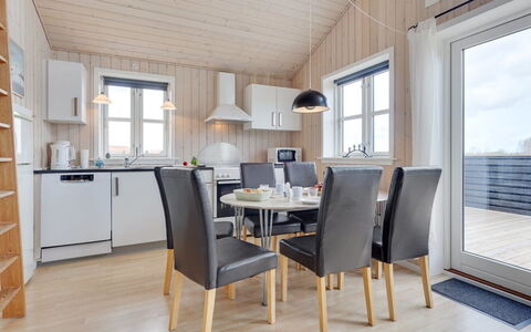 Evin - 800M from the Sea: Hus, Hjem, Dør, Tag, Sommerhus, Estate, Have, Skygge, Sidespor, Gård