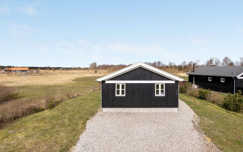 Evin - 800M from the Sea: Hus, Hjem, Dør, Tag, Sommerhus, Estate, Have, Skygge, Sidespor, Gård