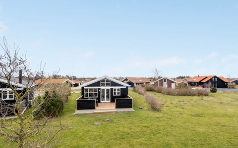 Evin - 800M from the Sea: Hus, Hjem, Dør, Tag, Sommerhus, Estate, Have, Skygge, Sidespor, Gård