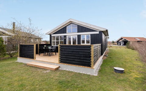 Evin - 800M from the Sea: Hus, Hjem, Tag, Sommerhus, Busk, Sidespor, Dør, Have, Stuehus