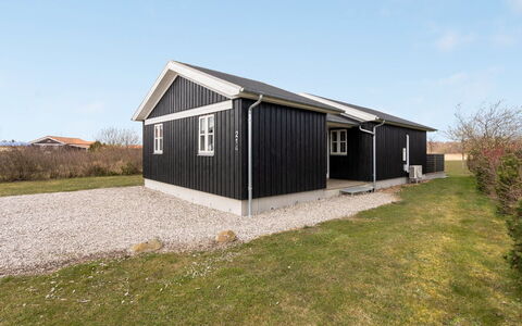 Evin - 800M from the Sea: Hus, Hjem, Tag, Sommerhus, Busk, Sidespor, Dør, Have, Stuehus