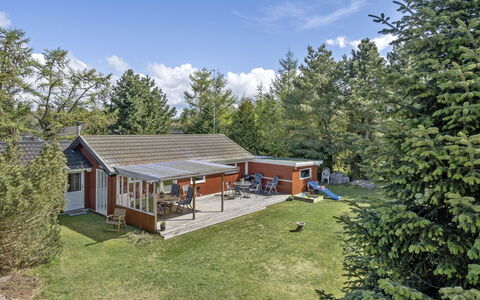 Delma - 750M from the Sea: Græs, Busk, Hus, Have, Hjem, Sommerhus, Land Lot, Lawn, Bunddække
