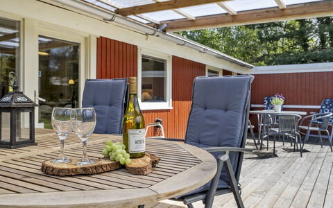 Delma - 750M from the Sea: Græs, Busk, Hus, Have, Hjem, Sommerhus, Land Lot, Lawn, Bunddække
