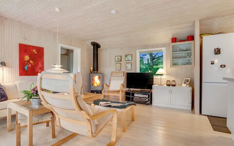 Delma - 750M from the Sea: Træ, Hus, Sommerhus, Hjem, Tag, Landdistrikt, Sidespor, Bjælkehytte, Garden Bygninger, Hårdttræ