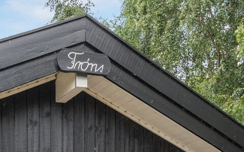 Nafni - 200M from the Sea: Gulvbelægning, Væg, Etage, Indretning, Træ, Loft, Trægulve, Belysning, Møbel, Laminat Gulv