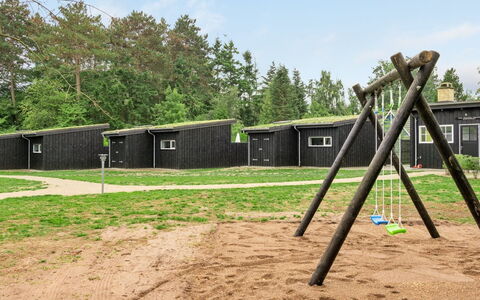 Nafni - 200M from the Sea: Gulvbelægning, Væg, Etage, Indretning, Træ, Loft, Trægulve, Belysning, Møbel, Laminat Gulv
