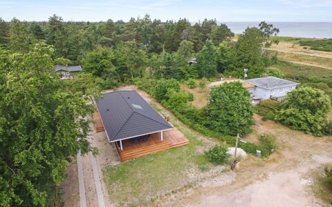 Auke - 100M from the Sea: Hus, Hjem, Dør, Tag, Sommerhus, Estate, Have, Skygge, Sidespor, Gård