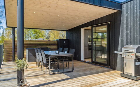 Engli - 90M from the Sea: Boligområde, Busk, Hus, Hjem, Have, Estate, Skygge, Landscaping, Lawn