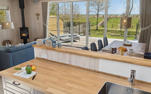 Engli - 90M from the Sea: Møbel, Gulvbelægning, Træ, Countertop, Indretning, Køkken, Etage, Cabinetry, Køkken Apparat, Bejdse