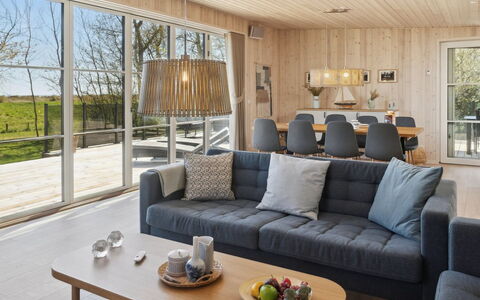 Engli - 90M from the Sea: Møbel, Indretning, Gulvbelægning, Couch, Etage, Træ, Loft, Stue, Lysarmatur, Bord