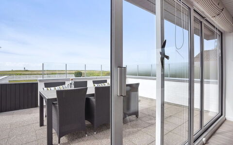 Mayla - 50M from the Sea: Plantesamfund, Sollys, Urteagtig Plante, Have, Plantation, Landbrug, Farm
