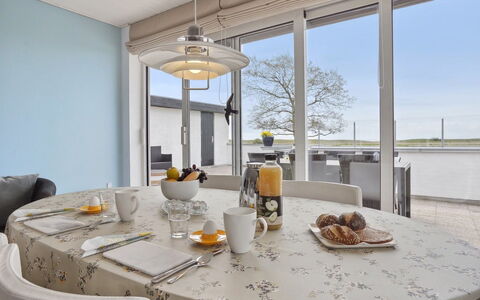 Mayla - 50M from the Sea: Møbel, Indretning, Gulvbelægning, Lysarmatur, Stol, Loft, Bord, Køkken & Spisebord, Spisestue, Etage