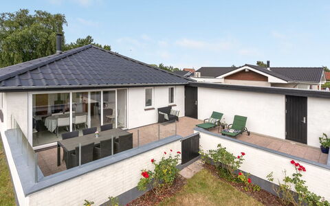 Mayla - 50M from the Sea: Plantesamfund, Sollys, Urteagtig Plante, Have, Plantation, Landbrug, Farm