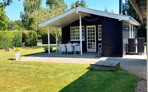 Zuhra - 680M from the Sea: Hvid, Font, Nummer